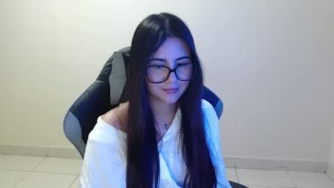 Sahaliefox  online show from October 24, 2025, 7:10 pm