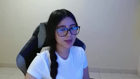 Sahaliefox  online show from November 14, 2025, 8:29 pm