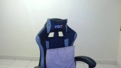 Sahaliefox  online show from December 2, 2025, 11:34 pm