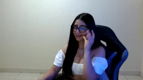 Sahaliefox  online show from March 12, 2026, 3:29 pm