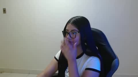 Sahaliefox  online show from April 13, 2026, 9:09 pm