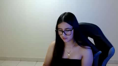 Sahaliefox  online show from May 23, 2026, 3:27 pm