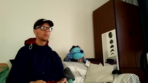 salis1981 online show from February 10, 2025, 12:30 am