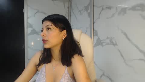 salmaportman_ online show from January 25, 2025, 1:21 am