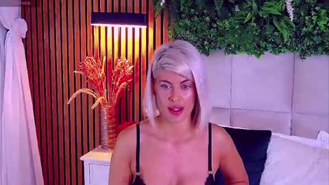 SalmaRoze online show from April 24, 2026, 5:10 am