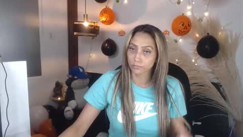 salome_drasin online show from November 3, 2025, 10:32 pm