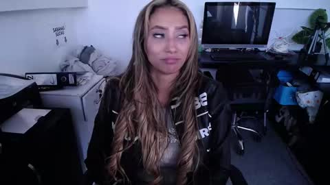 salome_drasin online show from February 28, 2026, 12:17 pm