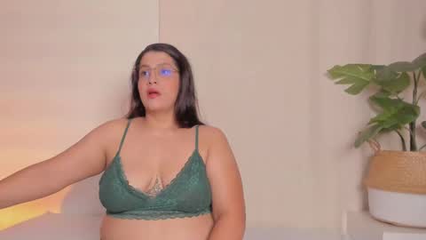 Snapshot of salome_oz chatting on November 19, 2025, 4:01 am Salome online show from November 19, 2025, 4:01 am