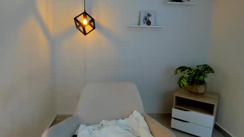 Salome velour online show from February 4, 2026, 12:22 pm