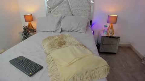 salomedyla online show from December 17, 2024, 3:06 am