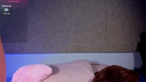 Salome Ferreira online show from November 10, 2025, 5:23 pm