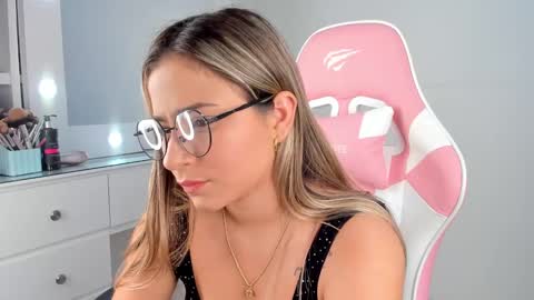 Snapshot of saloome_miller chatting on March 5, 2025, 1:42 am Salome online show from March 5, 2025, 1:42 am