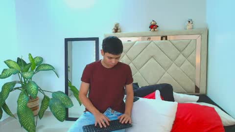 sam_tnt9 online show from April 8, 2026, 7:47 pm