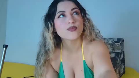 Snapshot of samantaandaron chatting on November 20, 2025, 10:20 pm samattaxxx73 online show from November 20, 2025, 10:20 pm