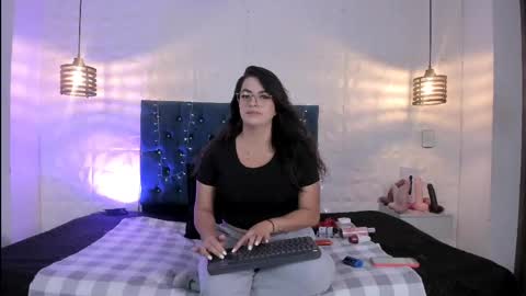 samantha_foxyy online show from May 20, 2026, 10:21 am