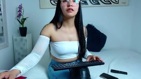 Snapshot of samantha_vaker chatting on May 10, 2026, 3:23 am samantha_vaker online show from May 10, 2026, 3:23 am
