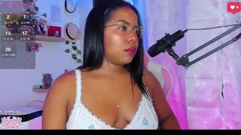 Samantha Bloom  online show from March 7, 2025, 1:42 am