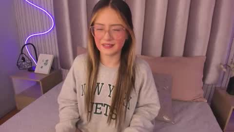 Alejandra  online show from October 28, 2025, 12:41 pm