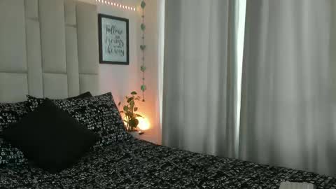 Samixmami online show from February 5, 2025, 9:40 pm