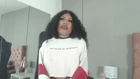 samaragrey18 online show from February 19, 2025, 7:50 am