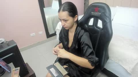 Sara  online show from February 14, 2025, 11:31 am