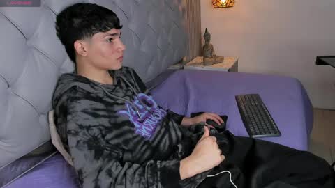 Sam online show from April 17, 2026, 1:03 pm