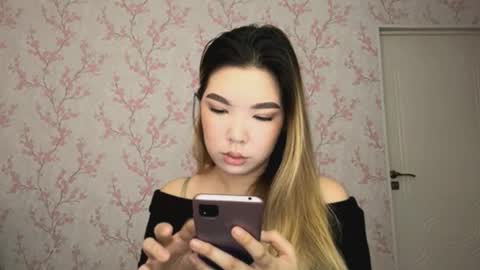 Snapshot of sammiesilvis chatting on February 18, 2026, 9:27 am Elina online show from February 18, 2026, 9:27 am