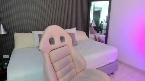 Snapshot of sammybrunette1 chatting on November 1, 2025, 8:44 pm Axel online show from November 1, 2025, 8:44 pm