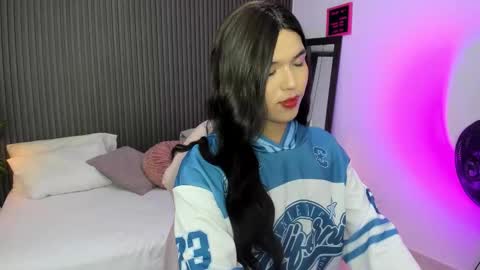 Snapshot of sammybrunette1 chatting on February 22, 2026, 10:30 pm Axel online show from February 22, 2026, 10:30 pm