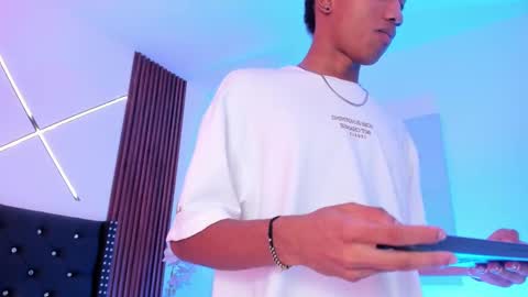 sammyyadams_ online show from September 19, 2025, 10:32 pm