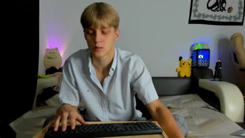 Sam online show from September 22, 2025, 5:42 am