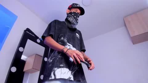   online show from October 26, 2025, 12:33 pm