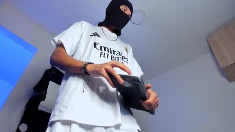   online show from November 10, 2025, 5:39 am