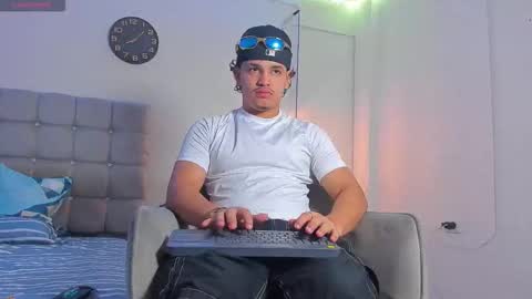 samxx_muscle online show from December 21, 2025, 1:07 pm