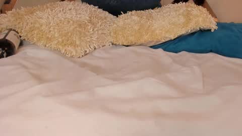 Find me at  when im offline here. online show from January 10, 2025, 7:21 pm