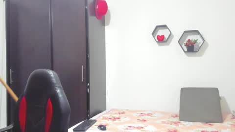 Sanddi  online show from February 4, 2026, 8:25 pm