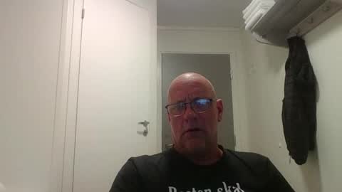 sandnesrune523 online show from April 13, 2026, 3:39 pm