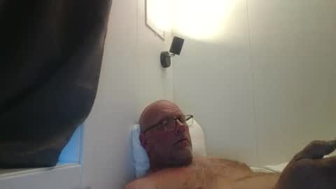 sandnesrune523 online show from April 17, 2026, 6:55 pm