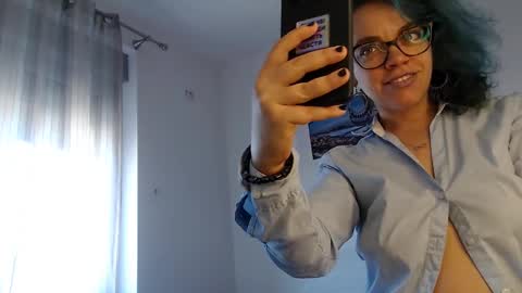 Sandra online show from November 12, 2025, 1:55 pm