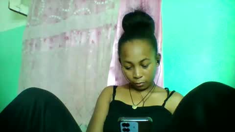 sandra1253099 online show from May 4, 2026, 7:10 pm
