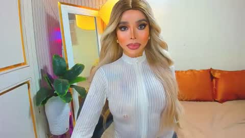 Sandra Hornball online show from December 15, 2025, 4:22 pm