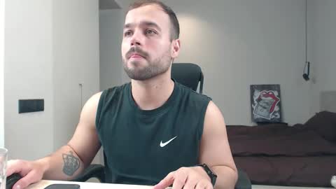 Snapshot of sandro_best chatting on April 21, 2026, 12:11 pm DeAlex online show from April 21, 2026, 12:11 pm