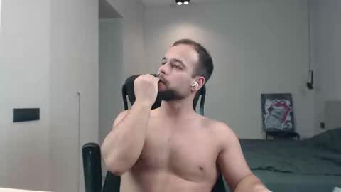 Snapshot of sandro_best chatting on May 11, 2026, 2:45 pm DeAlex online show from May 11, 2026, 2:45 pm