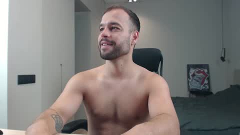 Snapshot of sandro_best chatting on May 29, 2026, 8:34 am DeAlex online show from May 29, 2026, 8:34 am