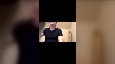 Snapshot of sandrolickyou chatting on February 24, 2026, 11:03 pm sandrolickyou online show from February 24, 2026, 11:03 pm