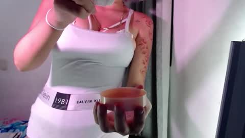 Snapshot of sandy_straw chatting on November 16, 2025, 12:05 am sandy_straw online show from November 16, 2025, 12:05 am