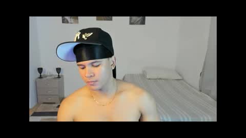 Snapshot of sant_wahlberg chatting on May 27, 2026, 2:08 am Sant online show from May 27, 2026, 2:08 am