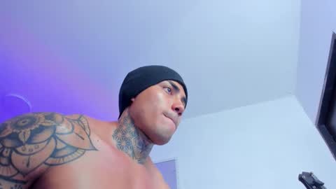 Snapshot of santi__ferrer chatting on November 22, 2025, 6:51 pm Santi Ferrer online show from November 22, 2025, 6:51 pm