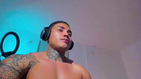 Santi Ferrer online show from March 18, 2026, 3:20 am