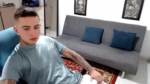 santi_ss online show from November 7, 2025, 2:17 pm